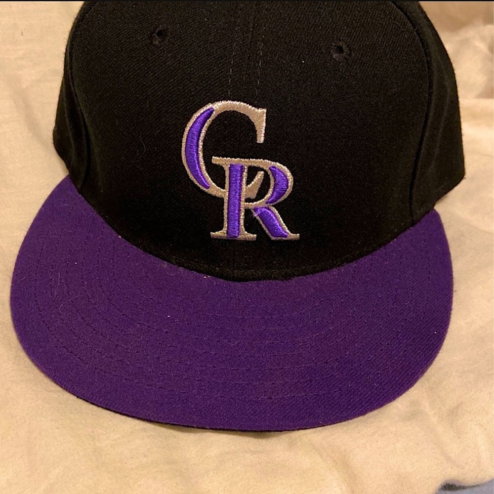 Black and purple Colorado Rockies fitted cap. Size 7 1/8 (56.8cm)